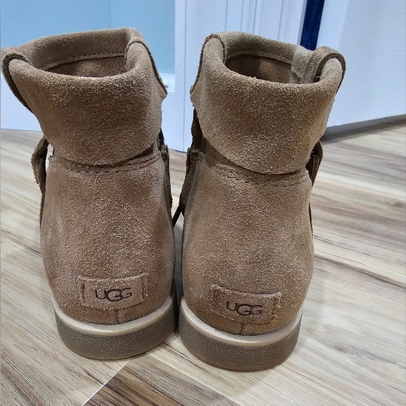 Ugg womens flat bootie boots. Tan suede. NWOT  sz. 8.5 - Picture 3 of 11